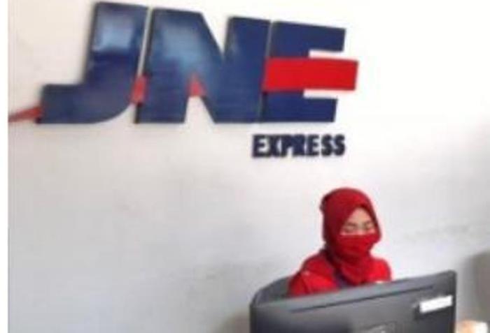 Kisah Sukses Pengiriman Cepat JNE Express:  Penggunaan Fitur Baru Cek Resi dan Pengalaman Pelanggan